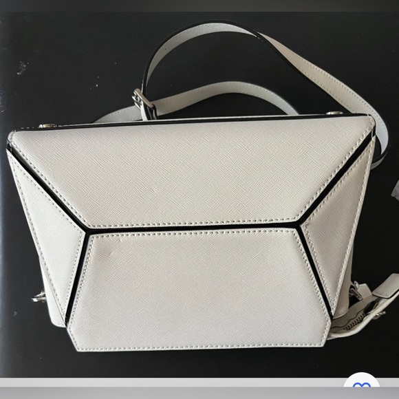 Michael Kors White Leather handbag new W9.5” X H 7” 2 Side/1 In Pockets - Picture 2 of 3